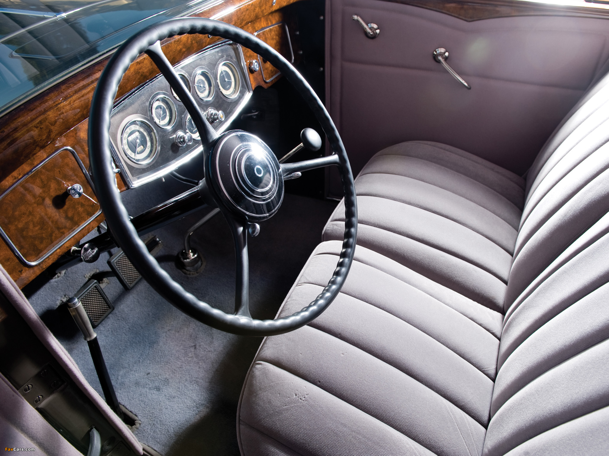 Images of Packard Eight 5-passenger Sedan 1933 (2048 x 1536)