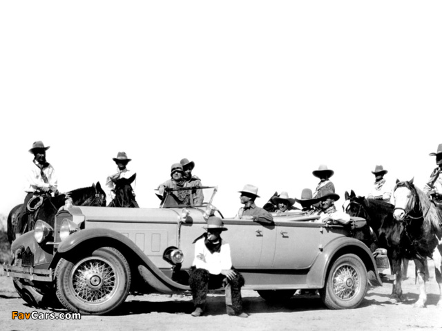 Photos of Packard Deluxe Eight Dual Cowl Phaeton (645) 1929 (640 x 480)