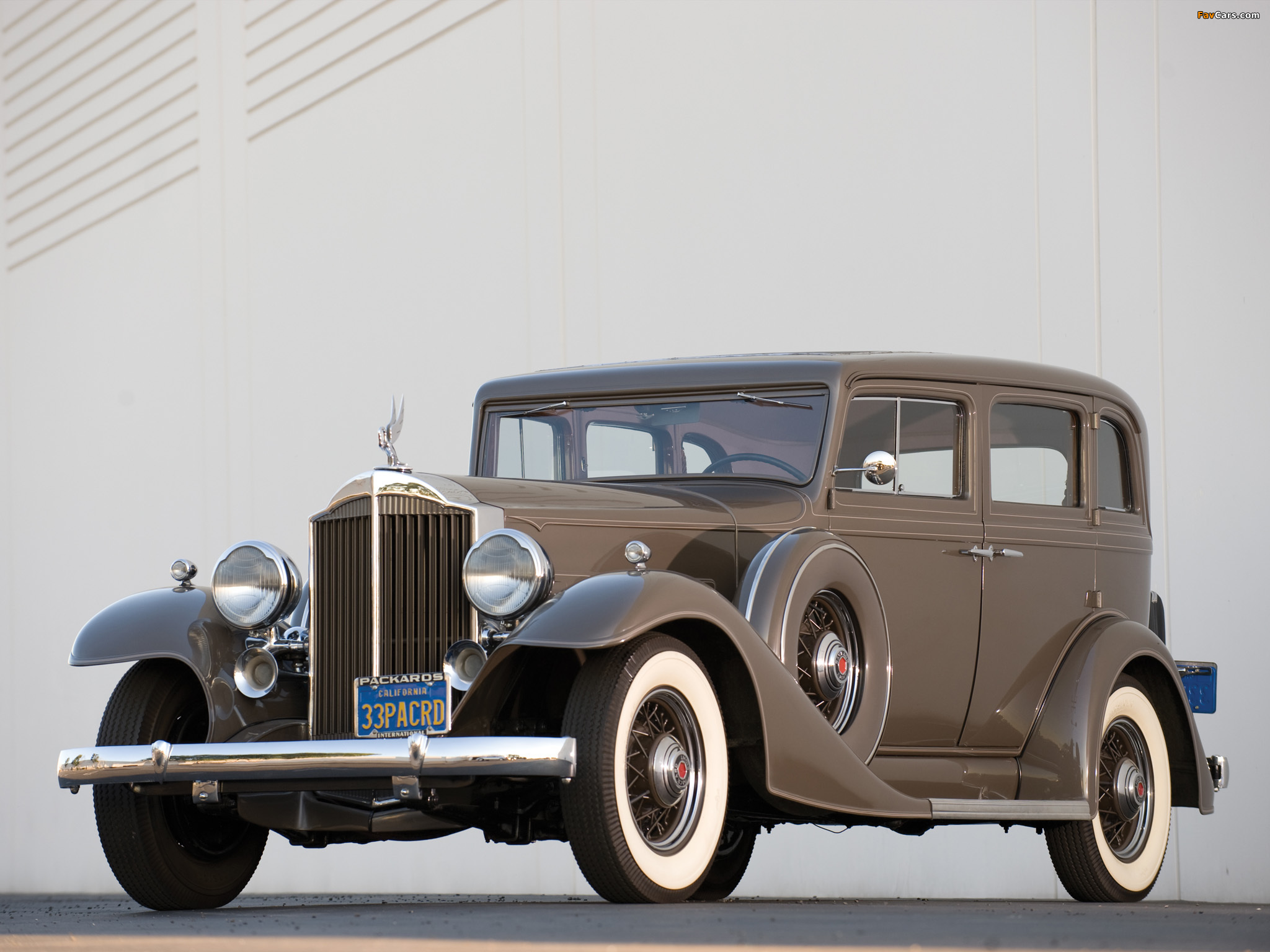 Packard Eight 5-passenger Sedan 1933 wallpapers (2048 x 1536)