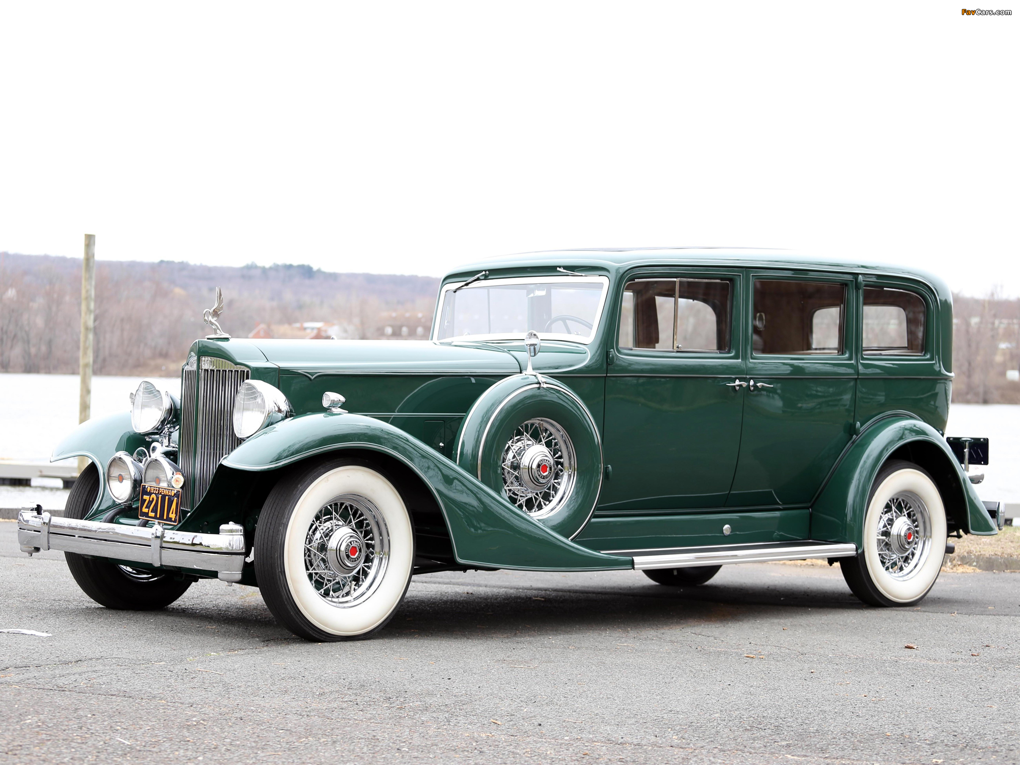Images of 1933 Packard Super Eight 7-passenger Sedan (1004-654) 1933 (2048 x 1536)