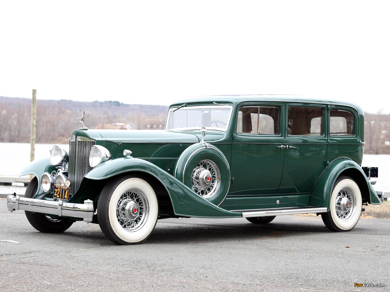 Images of 1933 Packard Super Eight 7-passenger Sedan (1004-654) 1933 (1280 x 960)