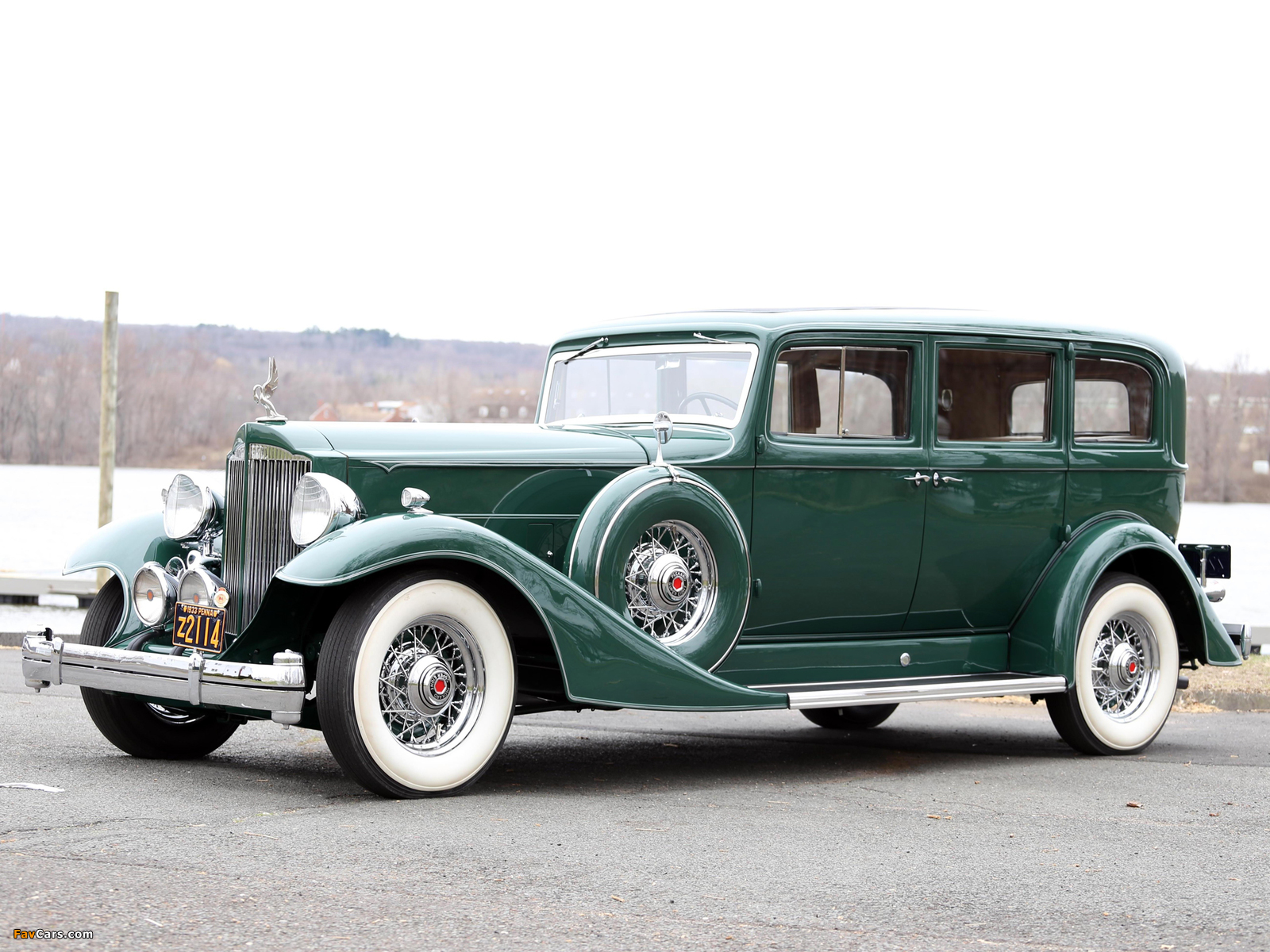 Images of 1933 Packard Super Eight 7-passenger Sedan (1004-654) 1933 (1600 x 1200)