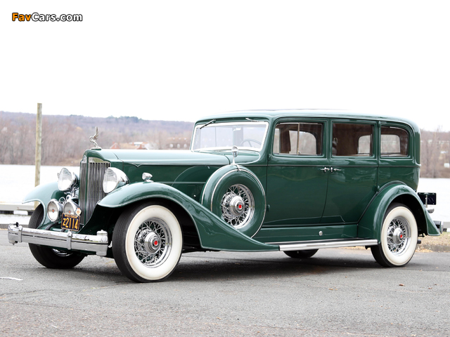 Images of 1933 Packard Super Eight 7-passenger Sedan (1004-654) 1933 (640 x 480)