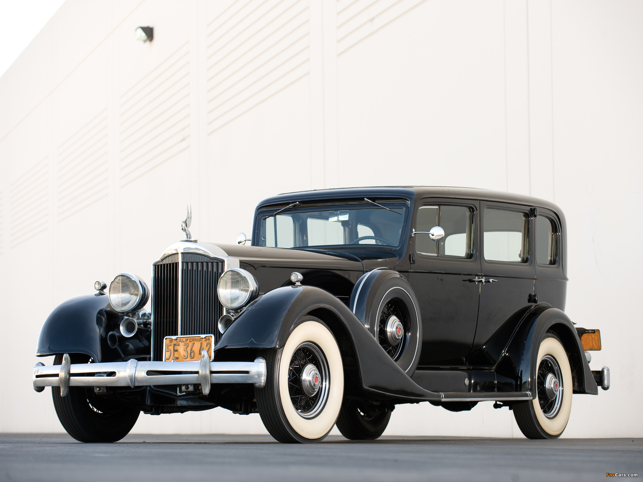 Images of Packard Super Eight Sedan (753) 1934 (2048 x 1536)