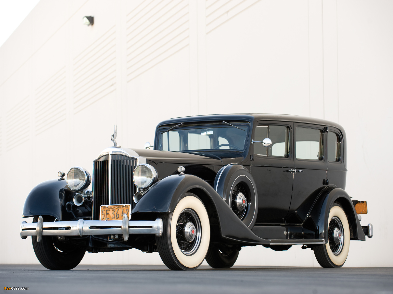 Images of Packard Super Eight Sedan (753) 1934 (1600 x 1200)