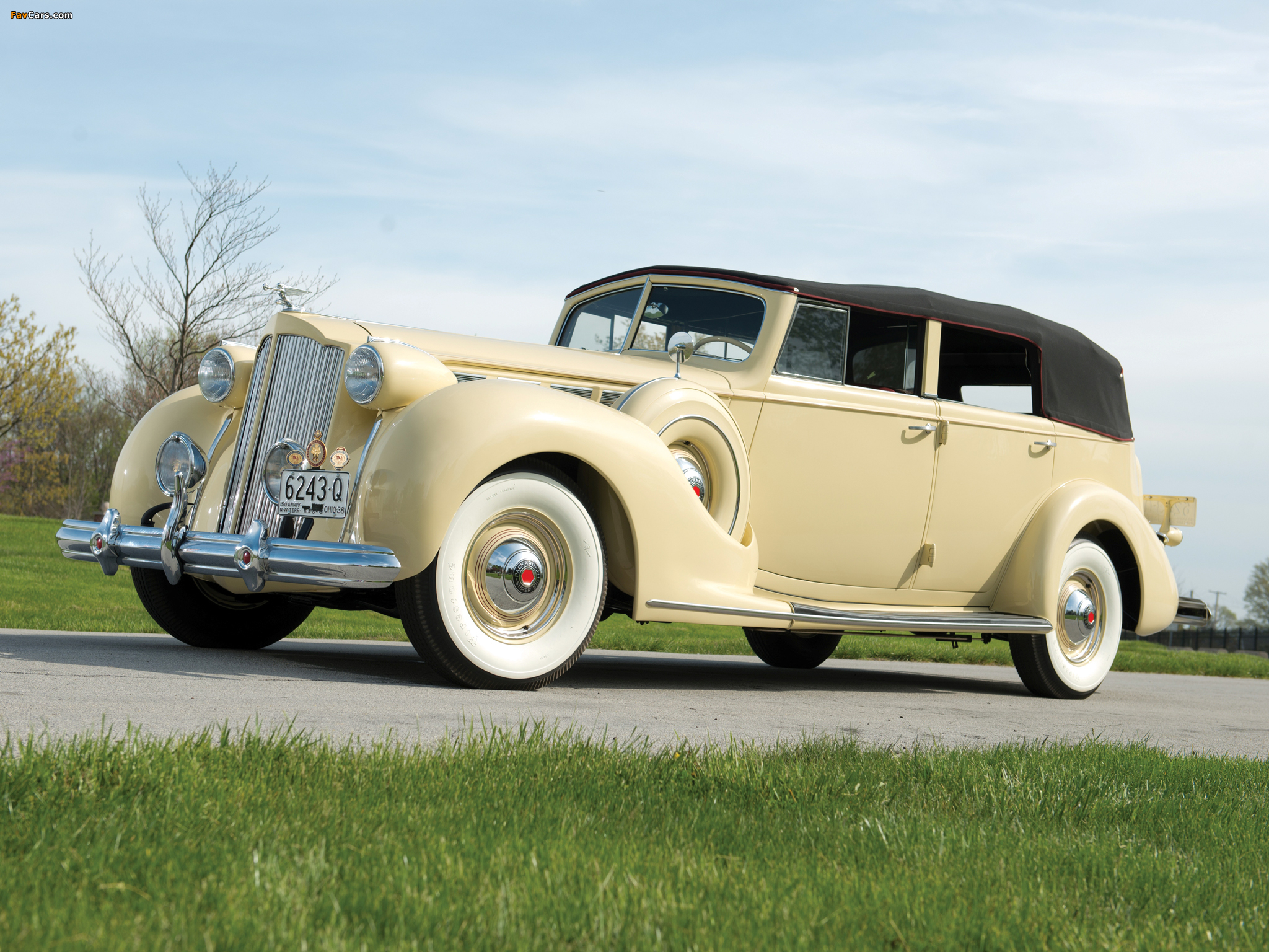 1938 Packard Super Eight Convertible Sedan (1605-1143) 1937–38 images (2048 x 1536)
