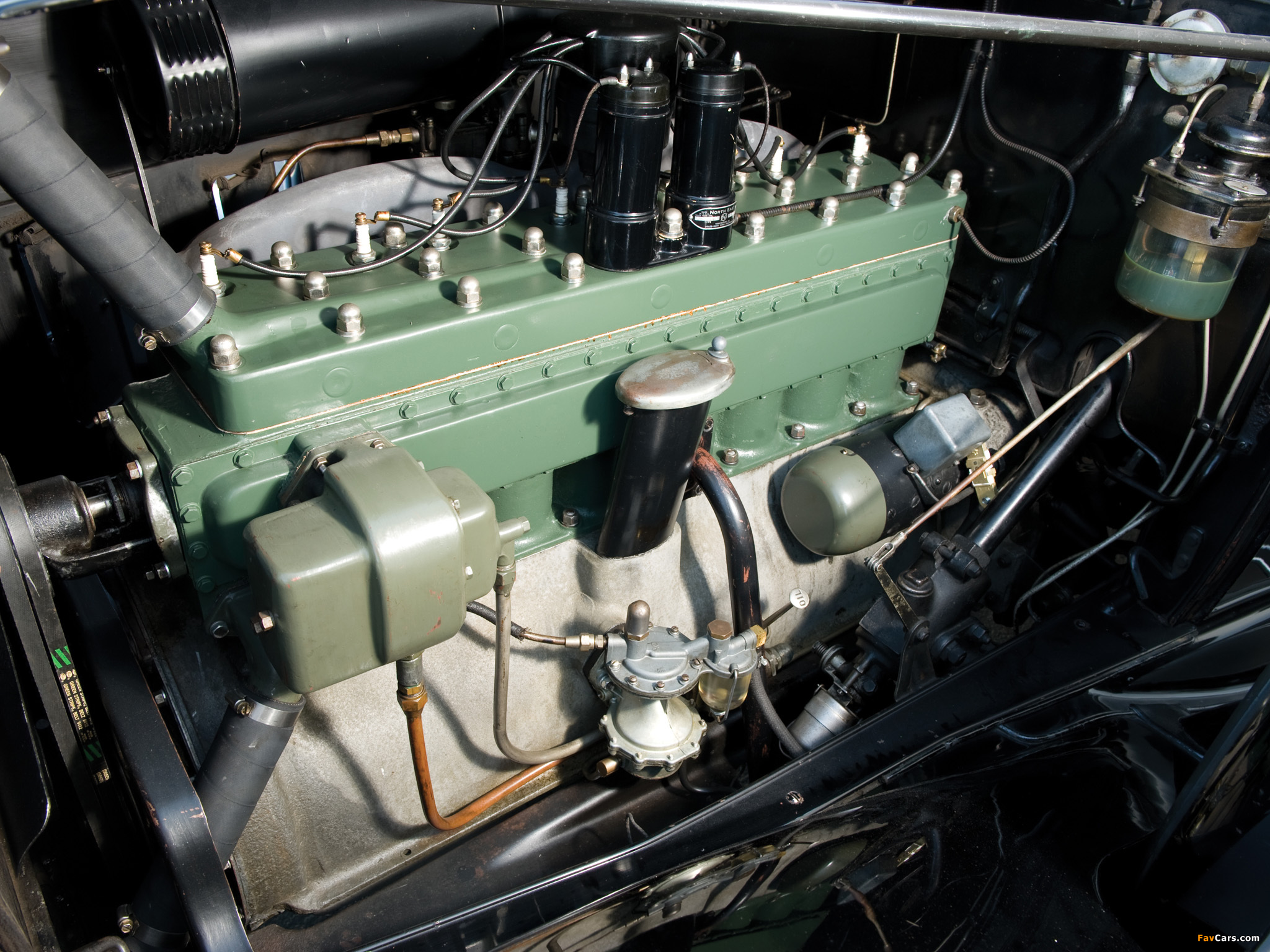Photos of Packard Super Eight Sedan (753) 1934 (2048 x 1536)