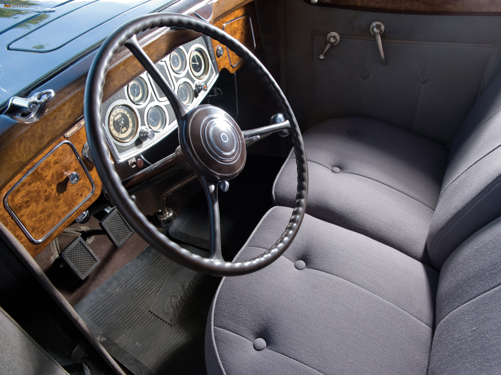 Photos of Packard Super Eight Sedan 1934 (2048 x 1536)