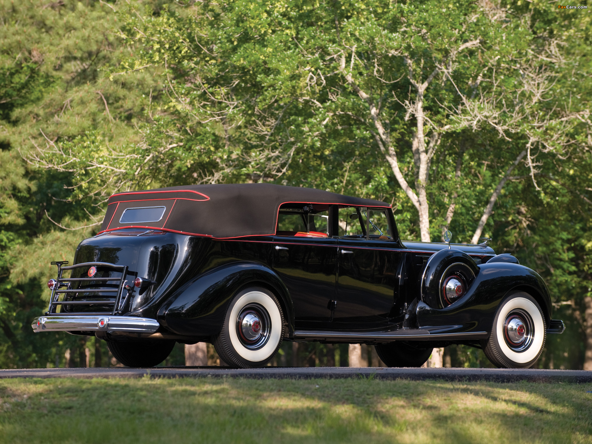 Images of Packard Twelve Convertible Sedan (1608-1153) 1938 (2048 x 1536)