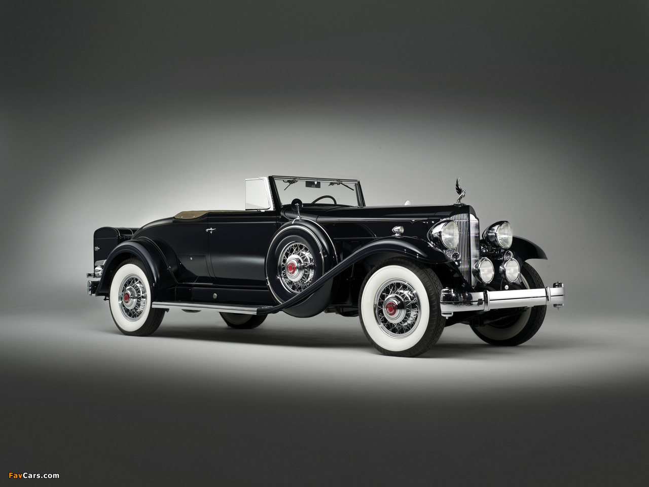 Images of 1932 Packard Twelve Coupe Roadster (905-579) (1280 x 960)