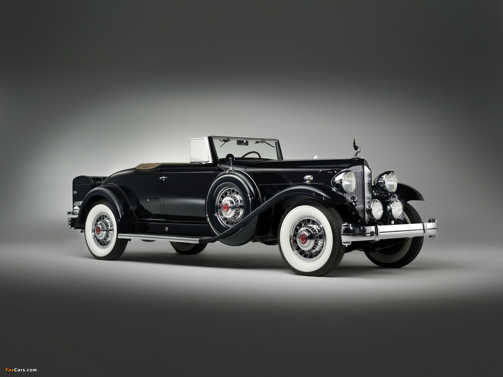 Images of 1932 Packard Twelve Coupe Roadster (905-579) (1600 x 1200)