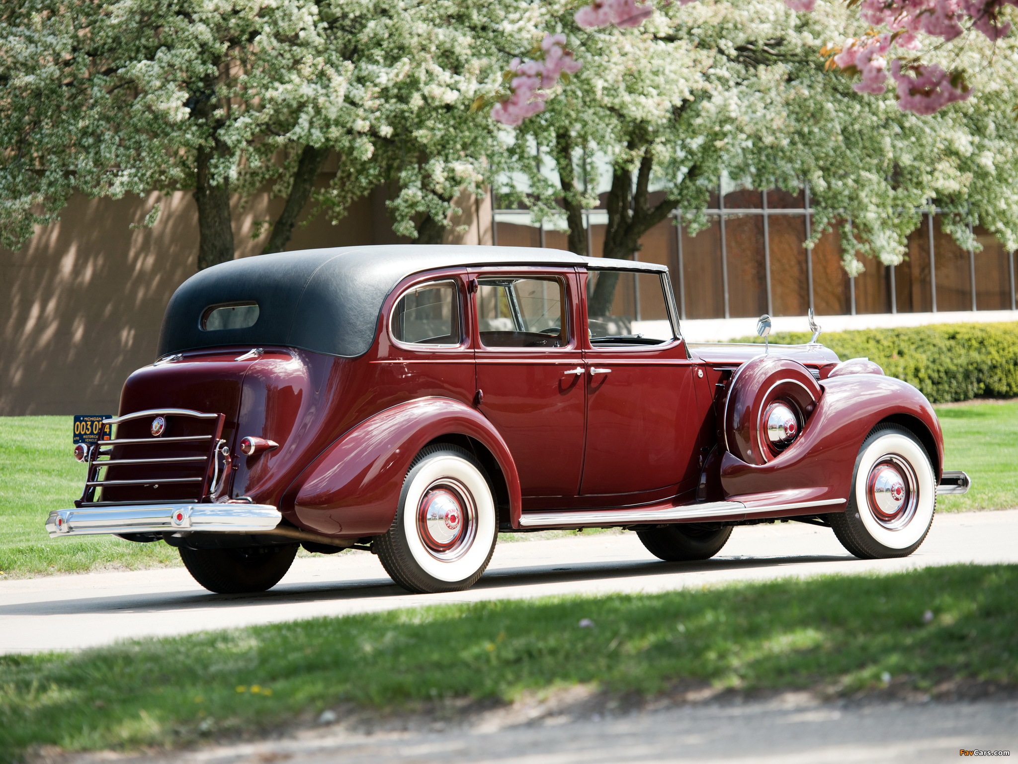 Images of 1938 Packard Twelve All-Weather Town Car by Rollston (1608-495) (2048 x 1536)