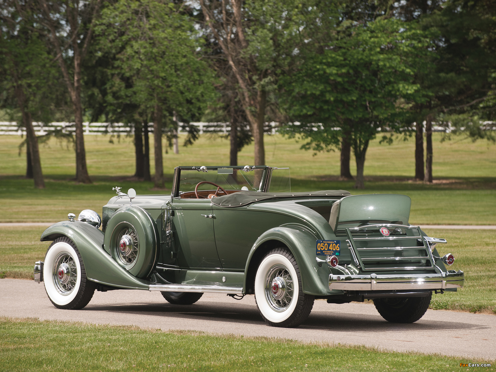 Packard Twelve Coupe Roadster (1005-639) 1933 pictures (1600 x 1200)