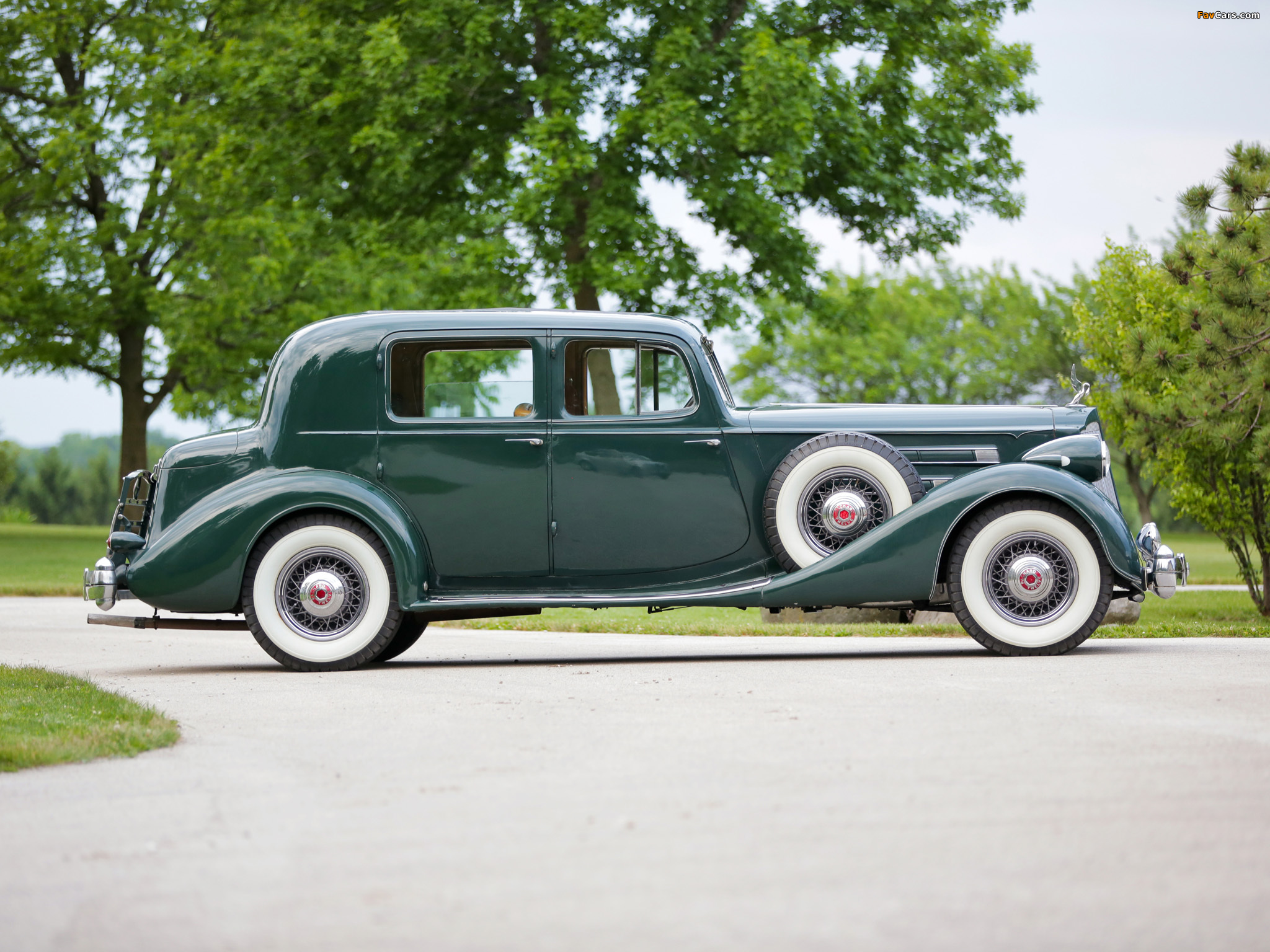Packard Twelve Club Sedan 1936 images (2048 x 1536)