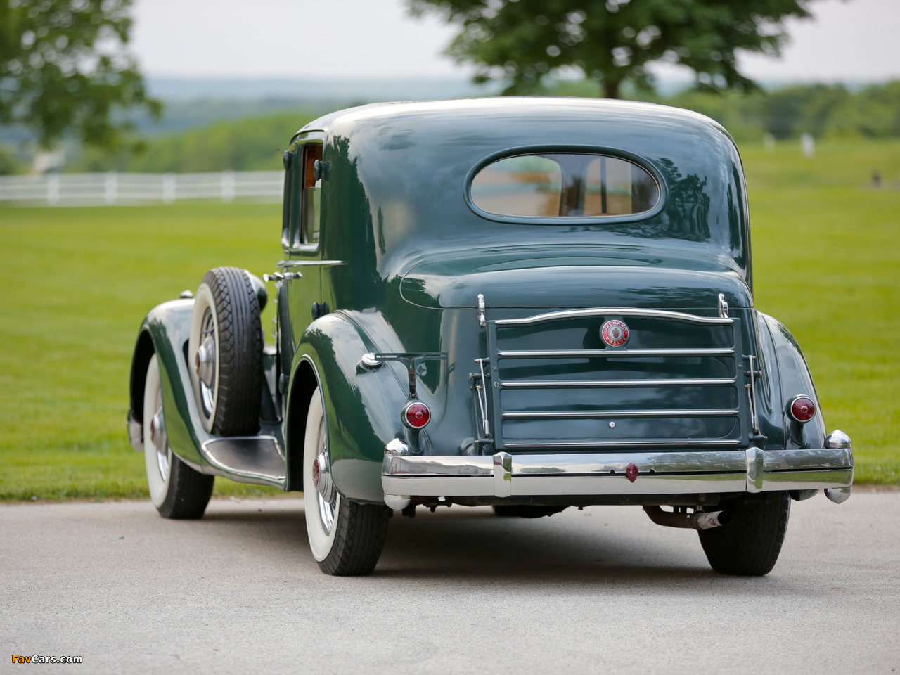 Packard Twelve Club Sedan 1936 wallpapers (1280 x 960)