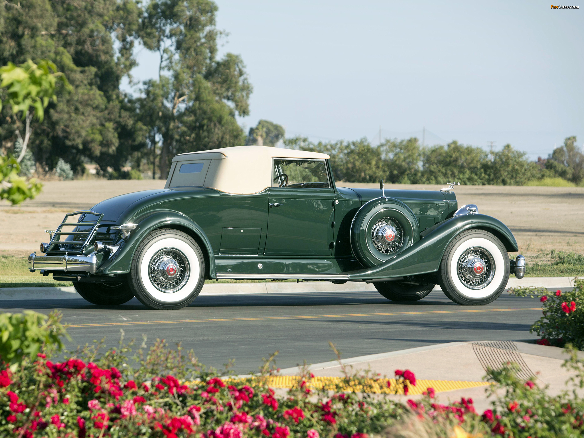 Photos of Packard Twelve Coupe Roadster (1107-739) 1934 (2048 x 1536)
