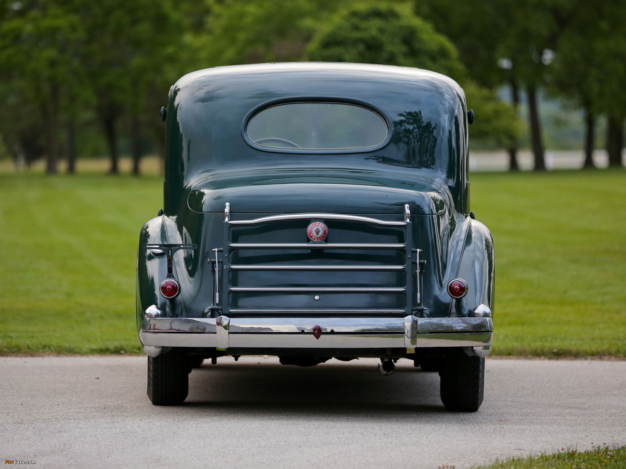 Photos of Packard Twelve Club Sedan 1936 (2048 x 1536)