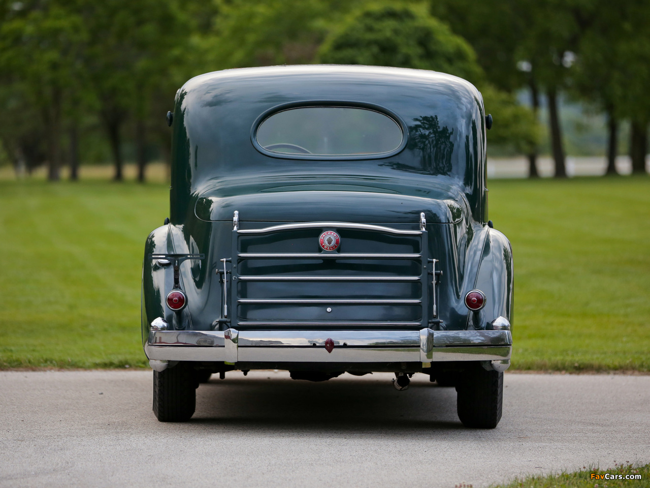Photos of Packard Twelve Club Sedan 1936 (1280 x 960)