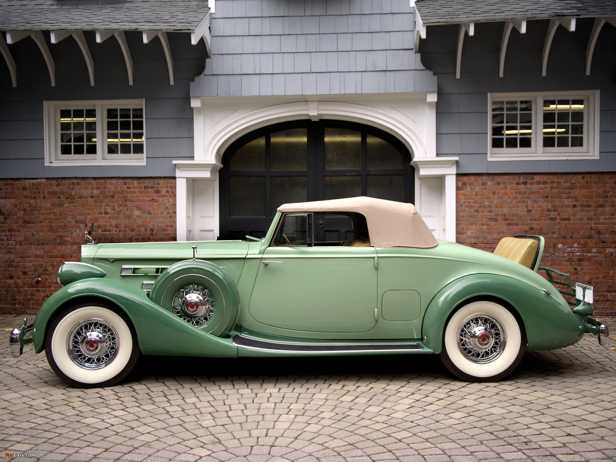 Photos of Packard Twelve Coupe Roadster (1407-939) 1936 (2048 x 1536)