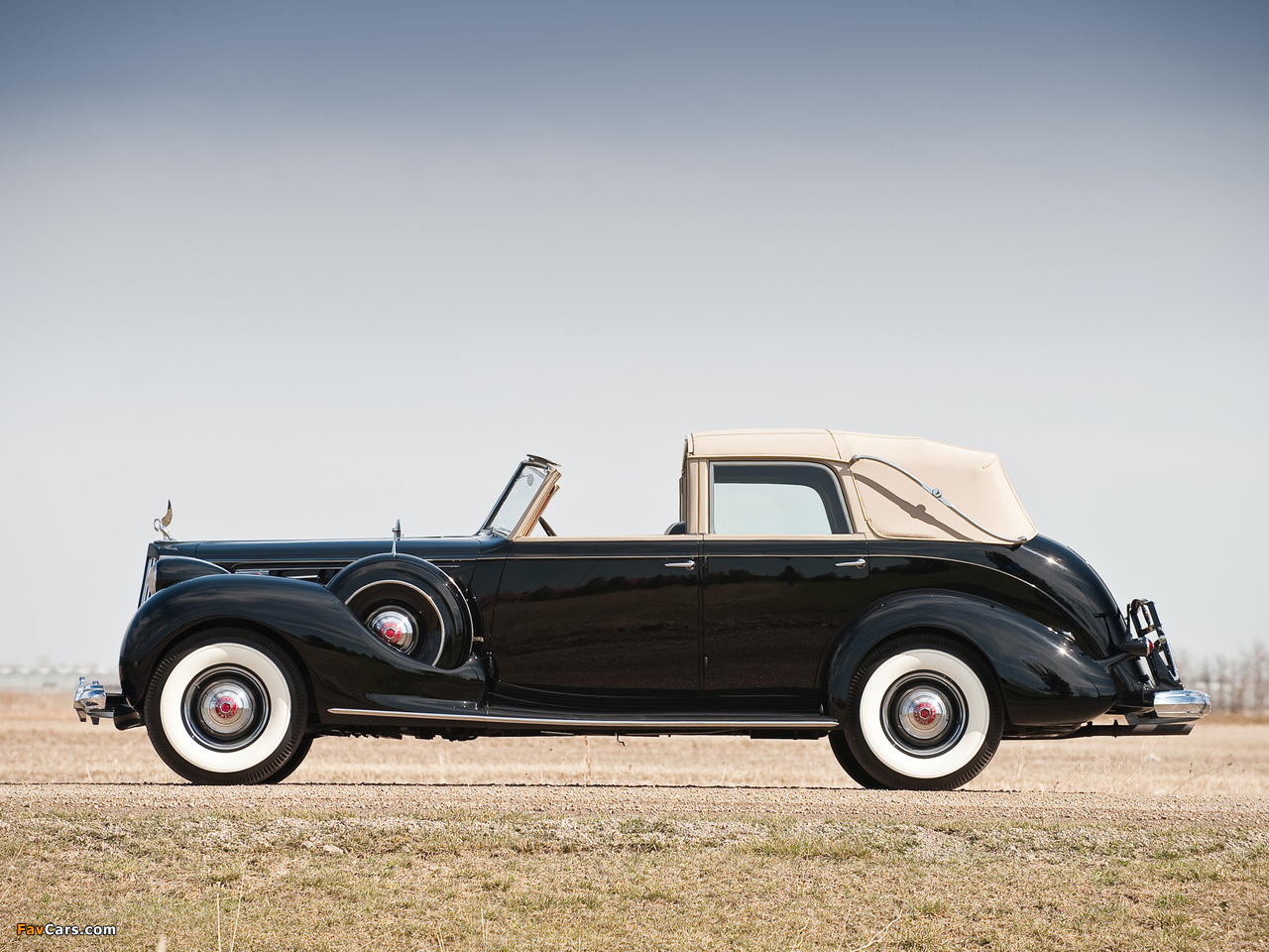 Photos of Packard Twelve All-Weather Cabriolet by Brunn (1708-4087) 1939 (1280 x 960)