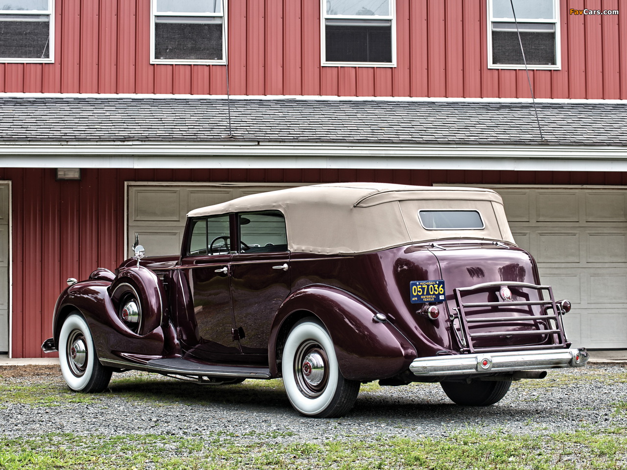 Photos of Packard Twelve Convertible Sedan (1708-1253) 1939 (1280 x 960)