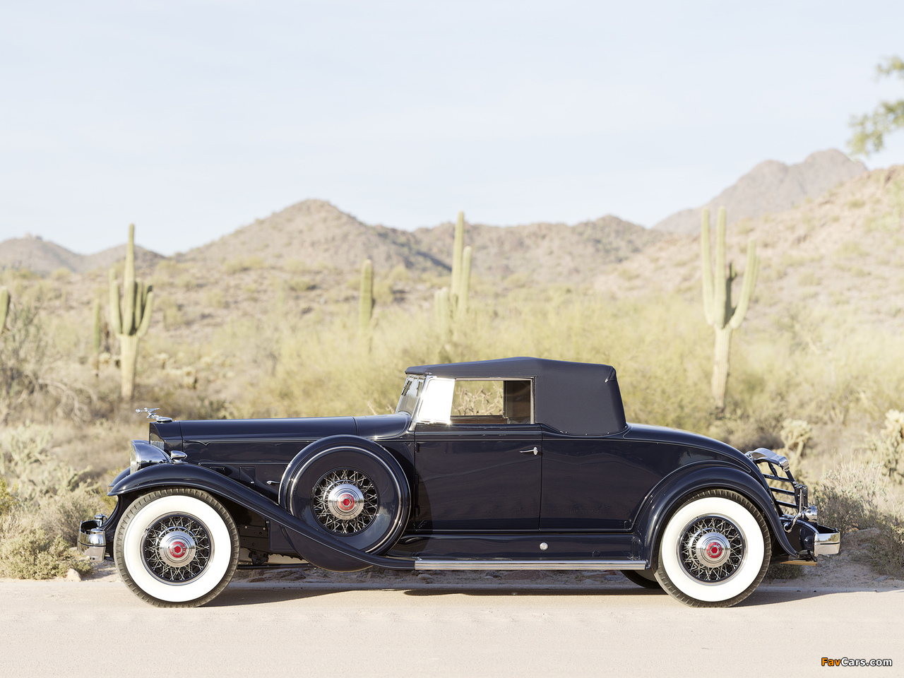Photos of 1932 Packard Twelve Coupe Roadster (905-579) (1280 x 960)