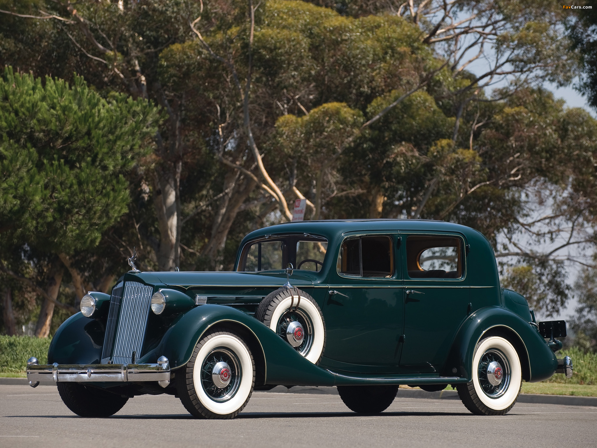 Packard Twelve Club Sedan 1936 wallpapers (2048 x 1536)