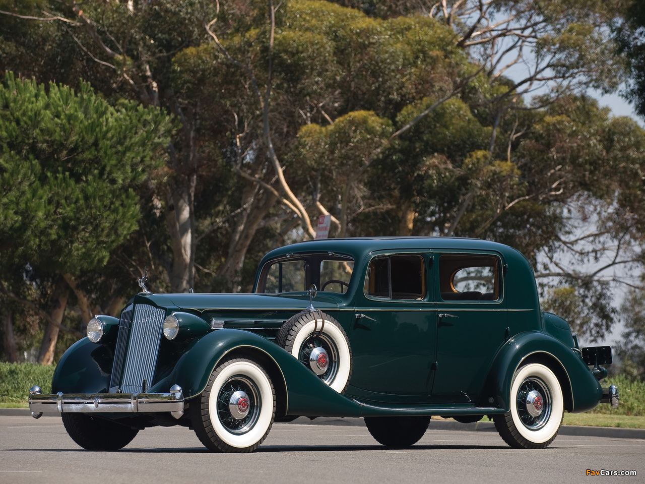 Packard Twelve Club Sedan 1936 wallpapers (1280 x 960)