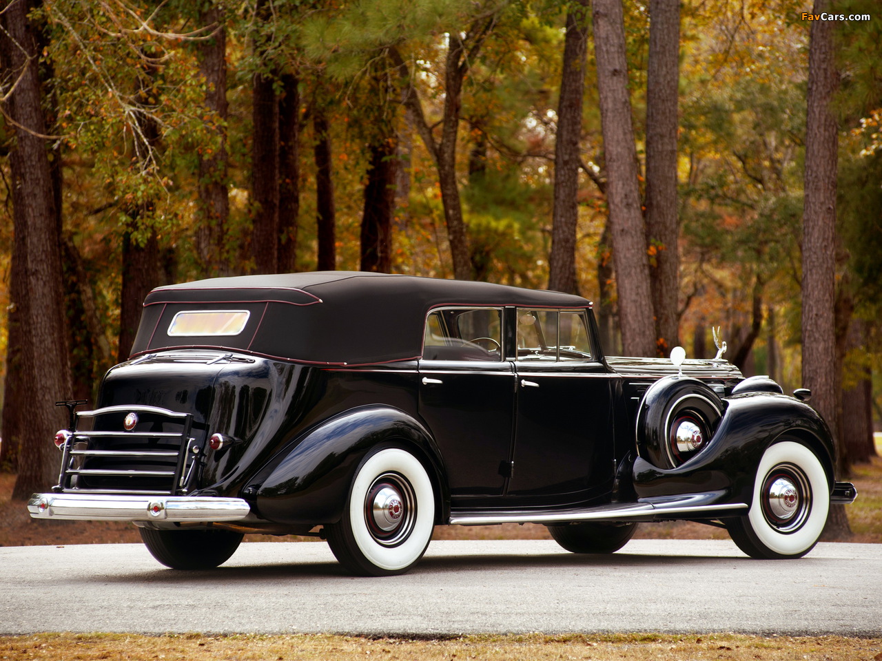 Packard Twelve Convertible Sedan (1608-1153) 1938 wallpapers (1280 x 960)