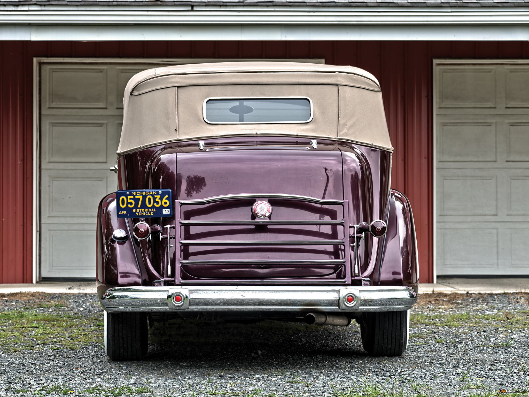 Packard Twelve Convertible Sedan (1708-1253) 1939 wallpapers (2048 x 1536)