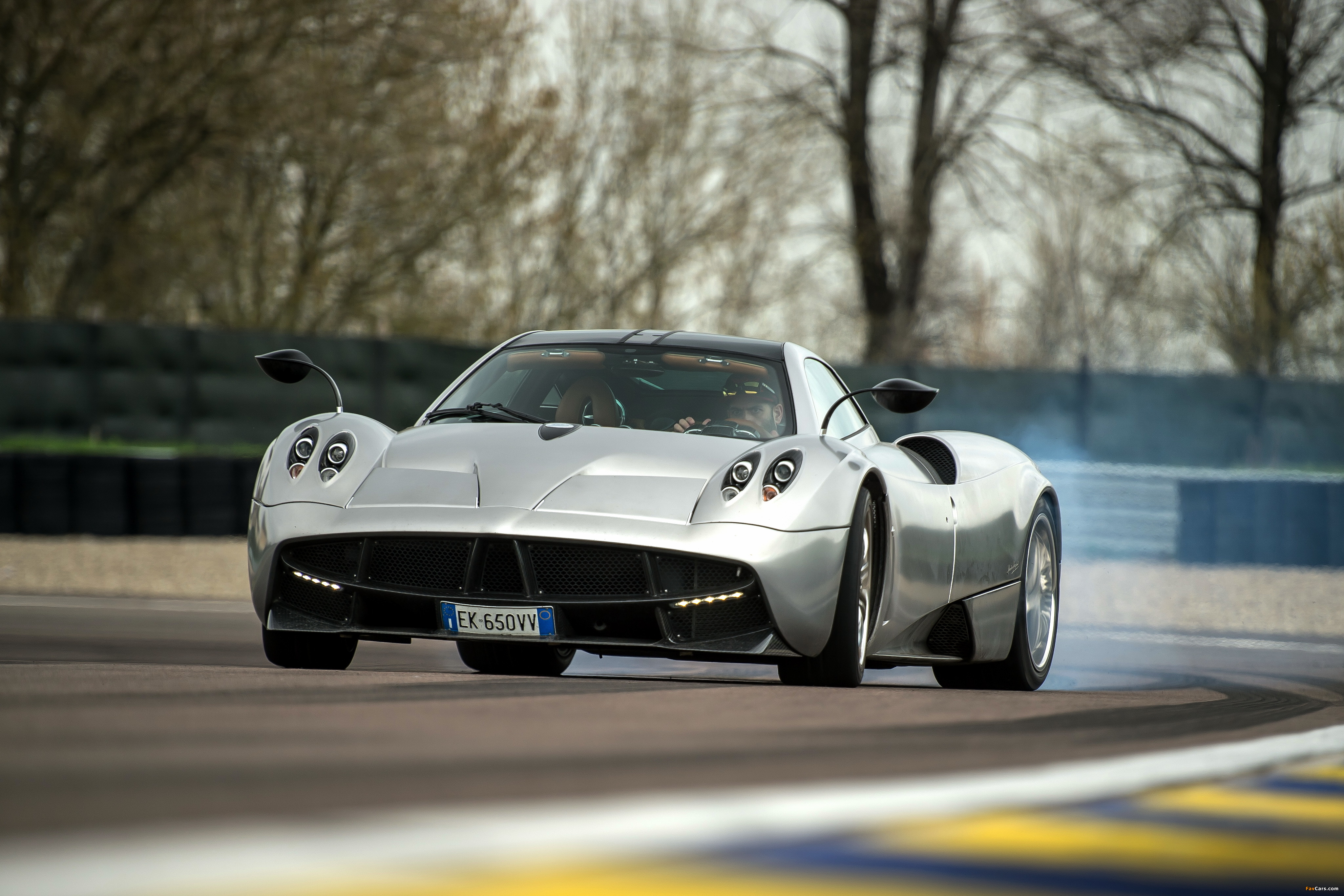 Pagani Huayra 2012 images (4096 x 2731)