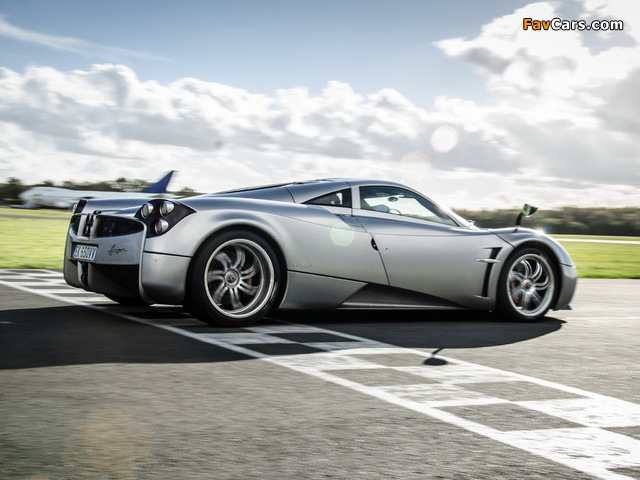 Pagani Huayra 2012 pictures (640 x 480)