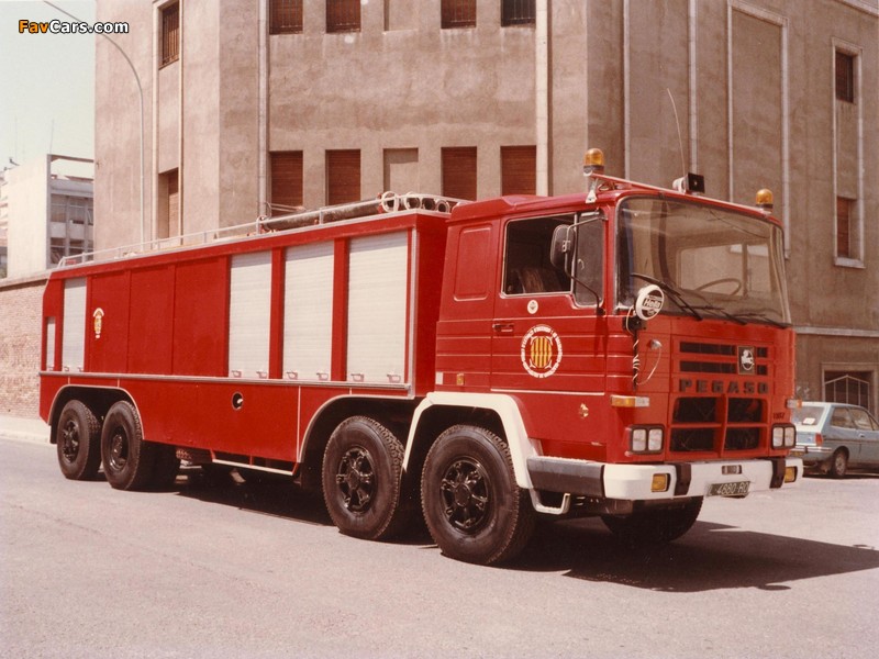 Photos of Pegaso Cuadradas 2089 8x4 Firetruck 1972–75 (800 x 600)