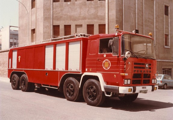 Photos of Pegaso Cuadradas 2089 8x4 Firetruck 1972–75