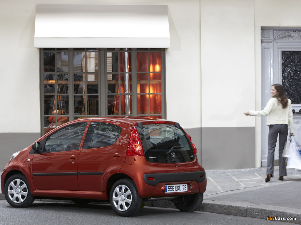 Images of Peugeot 107 5-door 2008–12 (1024 x 768)