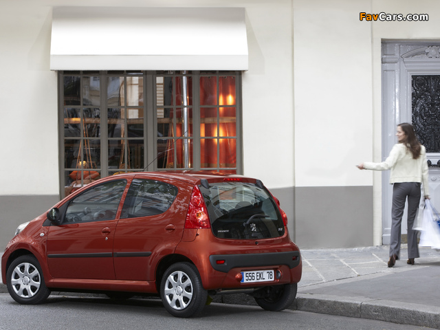 Images of Peugeot 107 5-door 2008–12 (640 x 480)