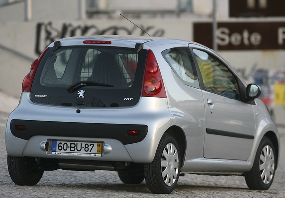 Peugeot 107 3-door 2005–08 pictures