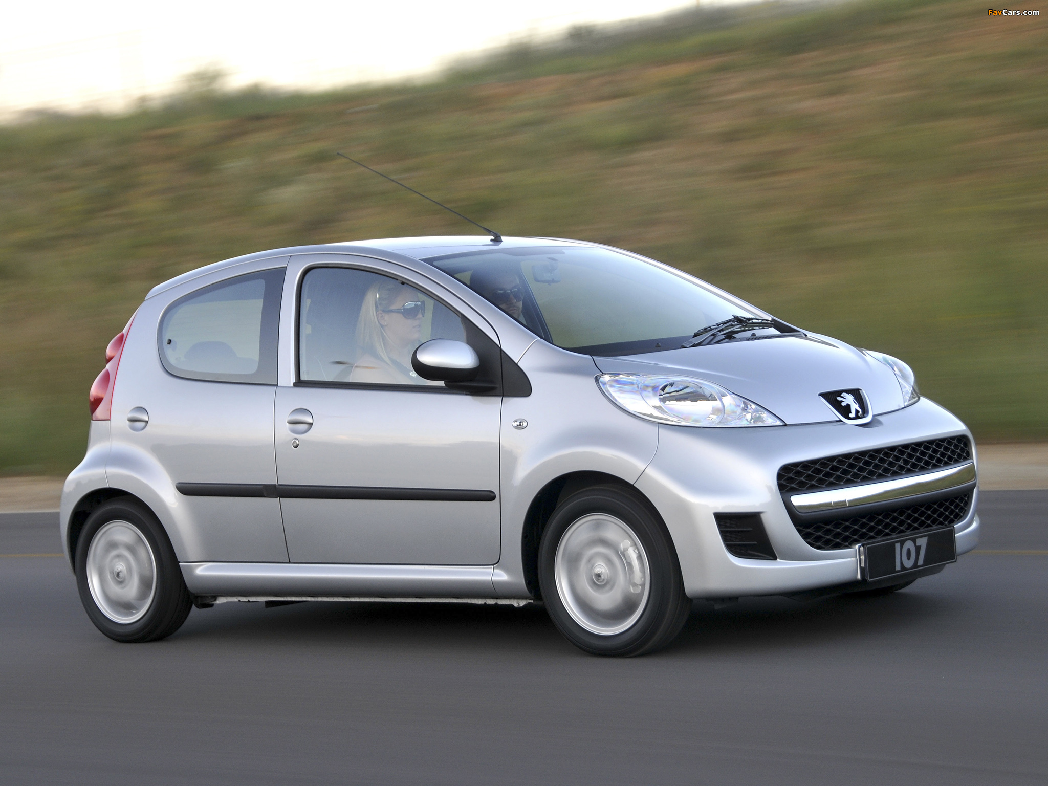 Peugeot 107 5-door ZA-spec 2010–12 images (2048 x 1536)