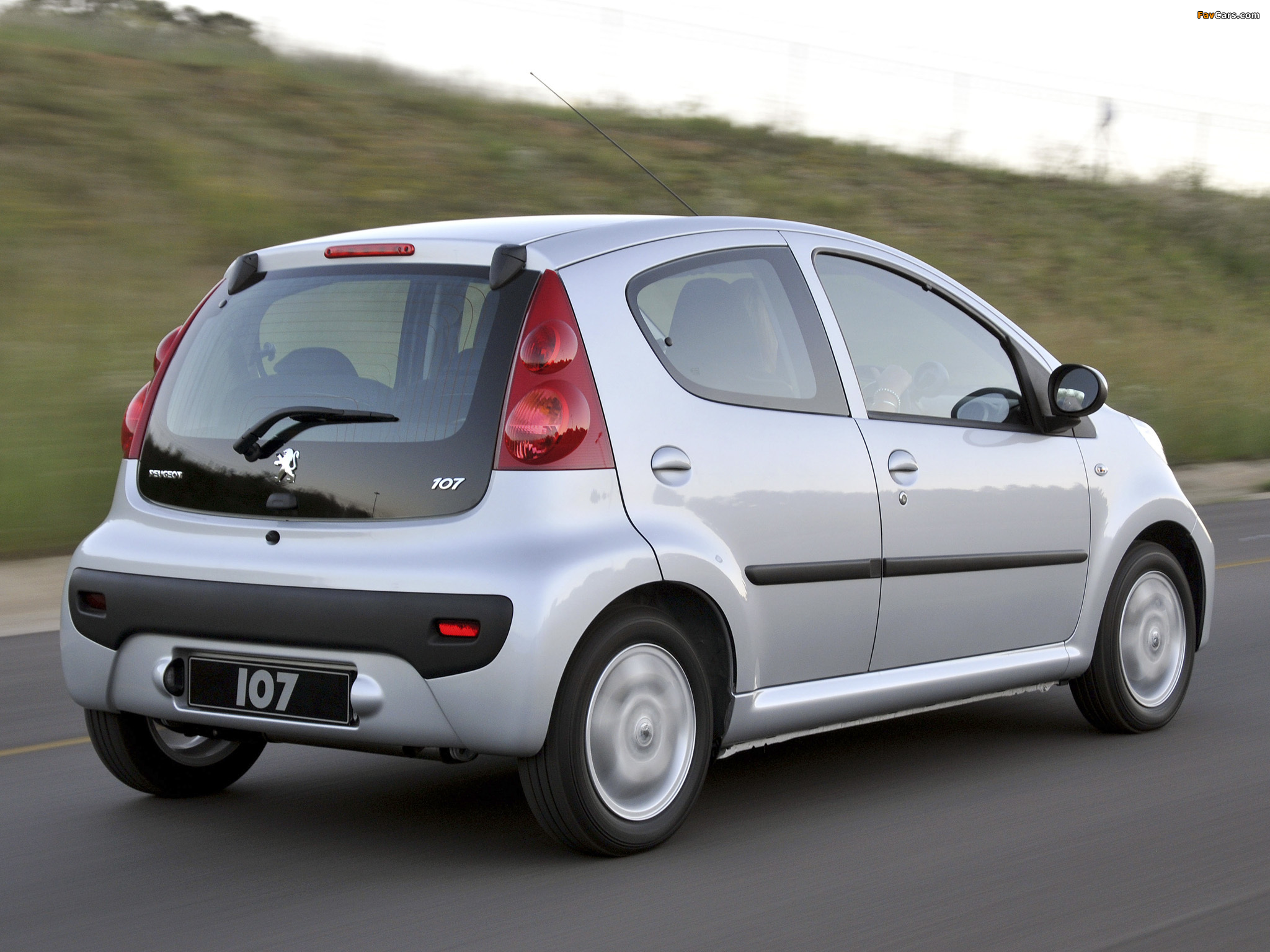 Peugeot 107 5-door ZA-spec 2010–12 photos (2048 x 1536)