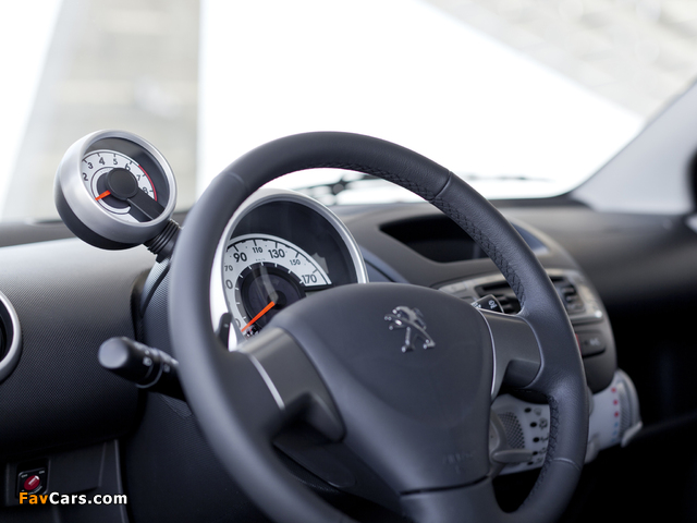Peugeot 107 5-door 2012 pictures (640 x 480)