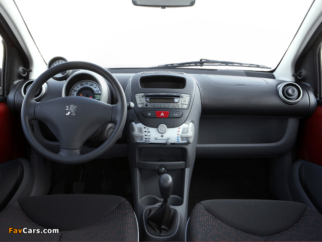 Photos of Peugeot 107 5-door 2008–12 (640 x 480)