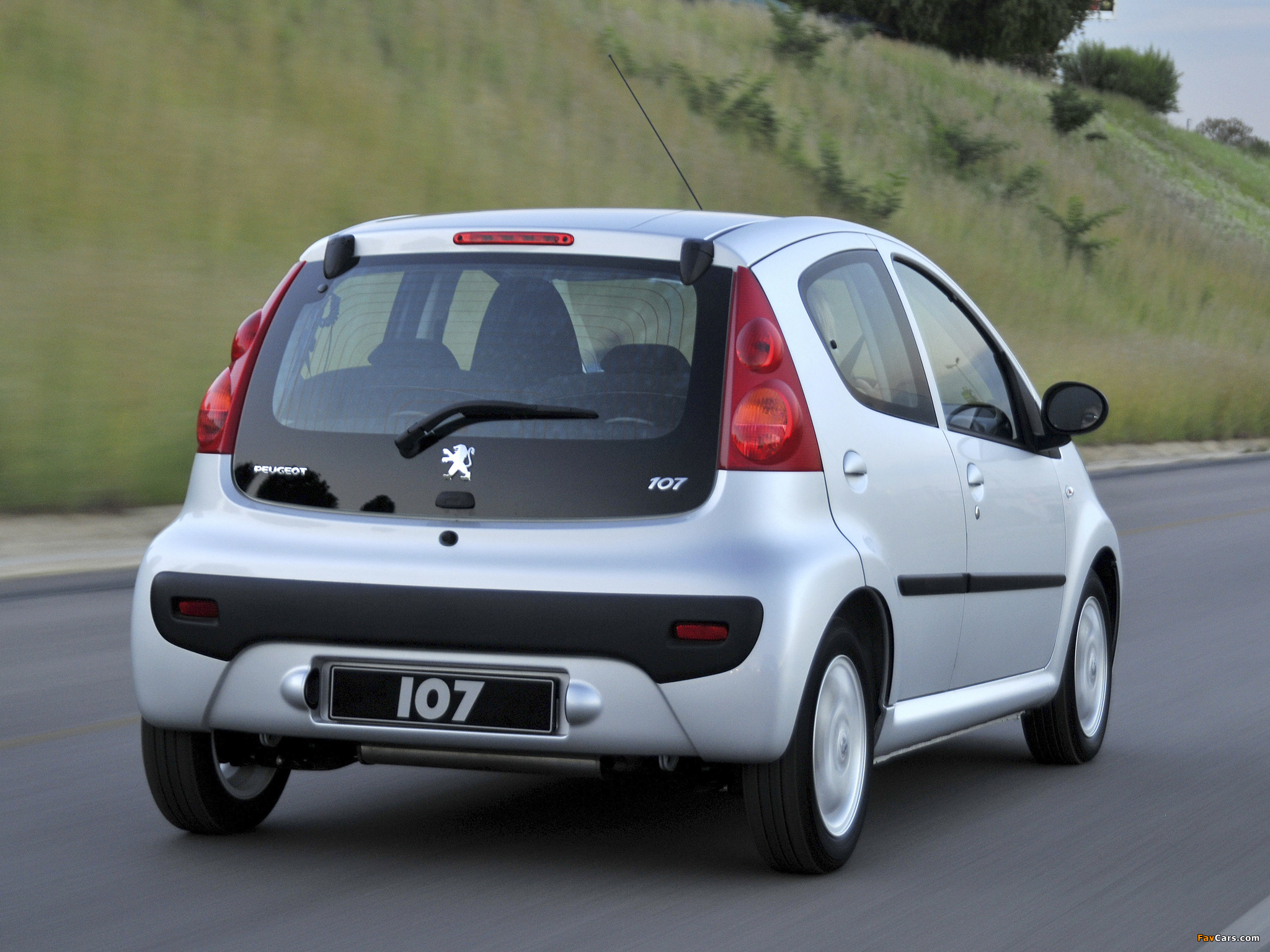 Photos of Peugeot 107 5-door ZA-spec 2010–12 (2048 x 1536)
