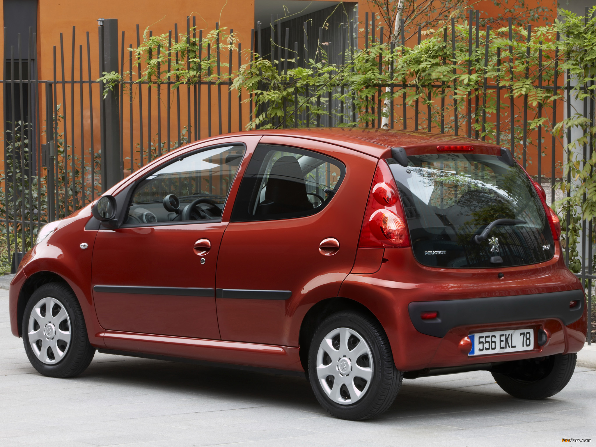 Pictures of Peugeot 107 5-door 2008–12 (2048 x 1536)