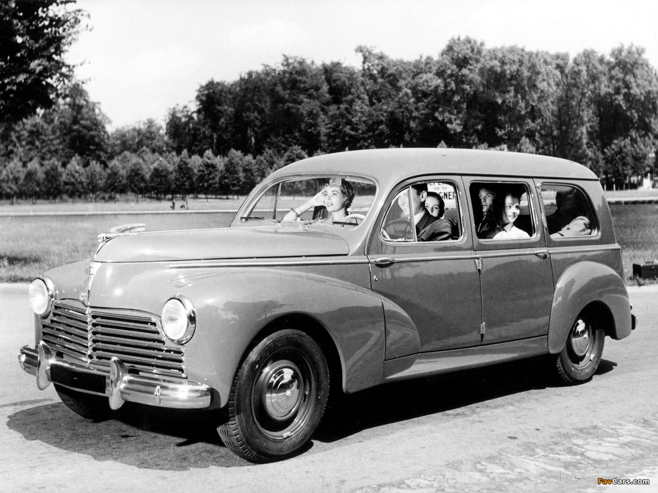 Peugeot 203 Familliale 1950–54 images (1280 x 960)