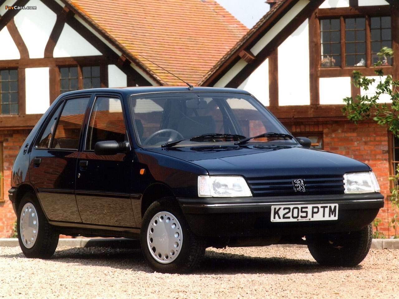 Images of Peugeot 205 5-door UK-spec 1990–98 (1280 x 960)