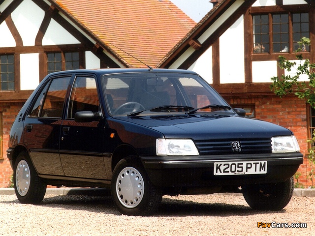 Images of Peugeot 205 5-door UK-spec 1990–98 (640 x 480)