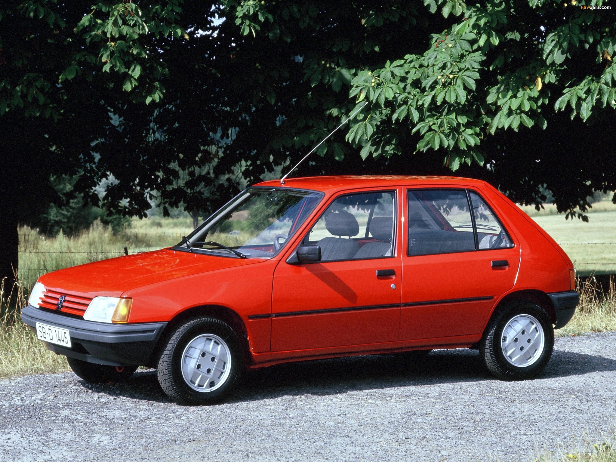 Photos of Peugeot 205 5-door 1983–98 (2048 x 1536)