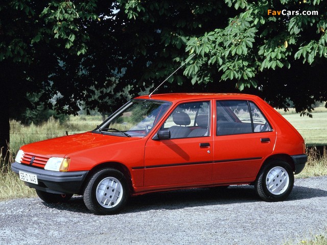 Photos of Peugeot 205 5-door 1983–98 (640 x 480)