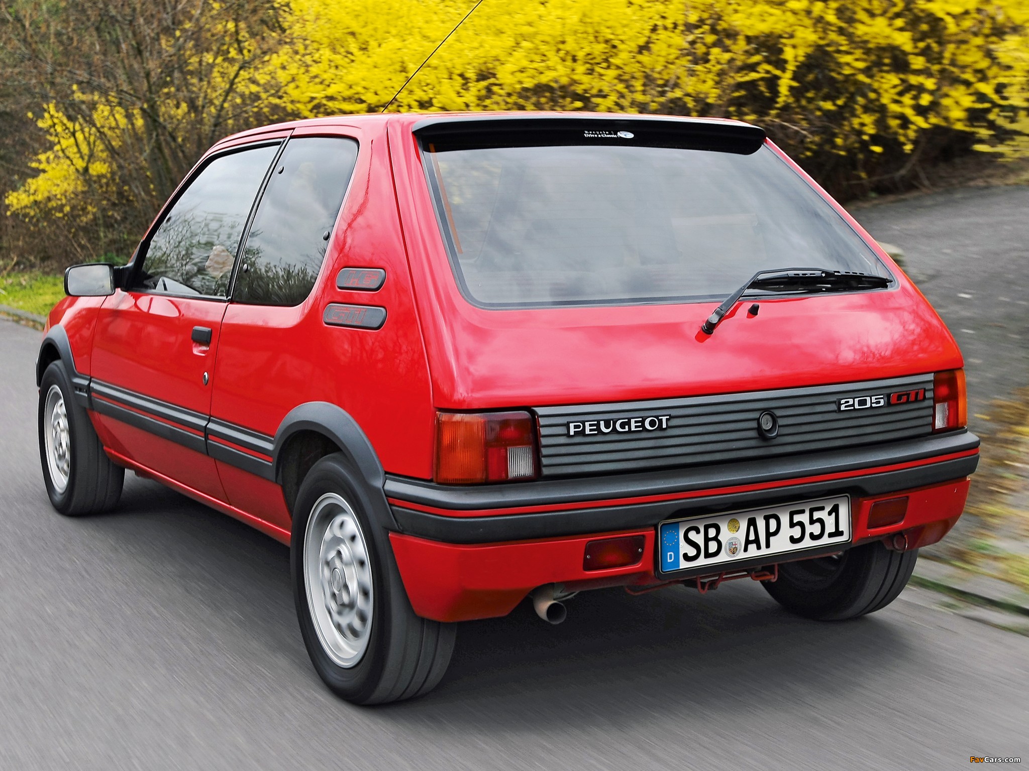 Photos of Peugeot 205 GTi 1984–94 (2048 x 1536)