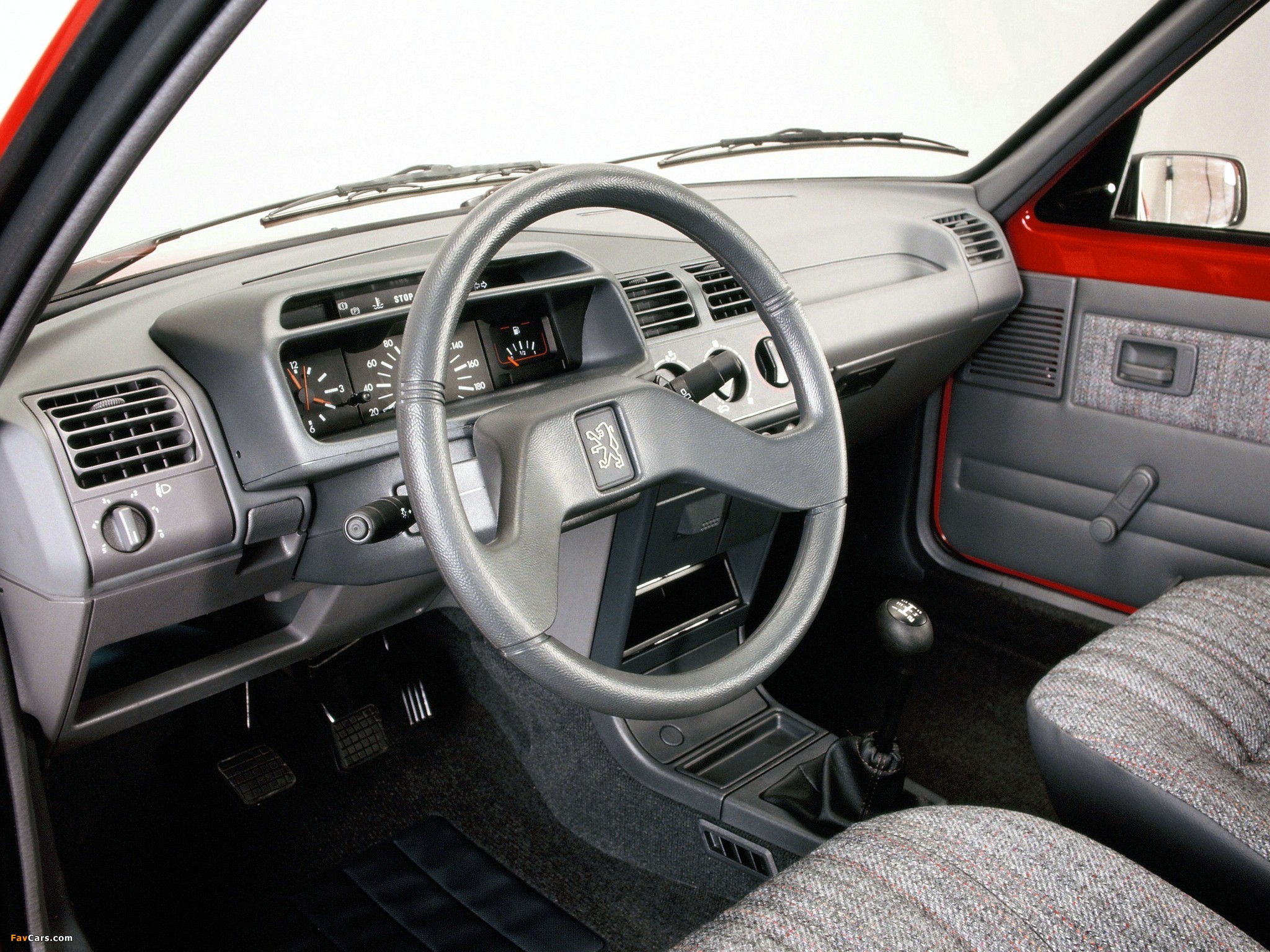 Photos of Peugeot 205 3-door 1984–98 (2048 x 1536)